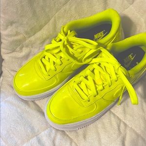 Nike Boys Air Force 1 A02286-700 Yellow 6.5/39